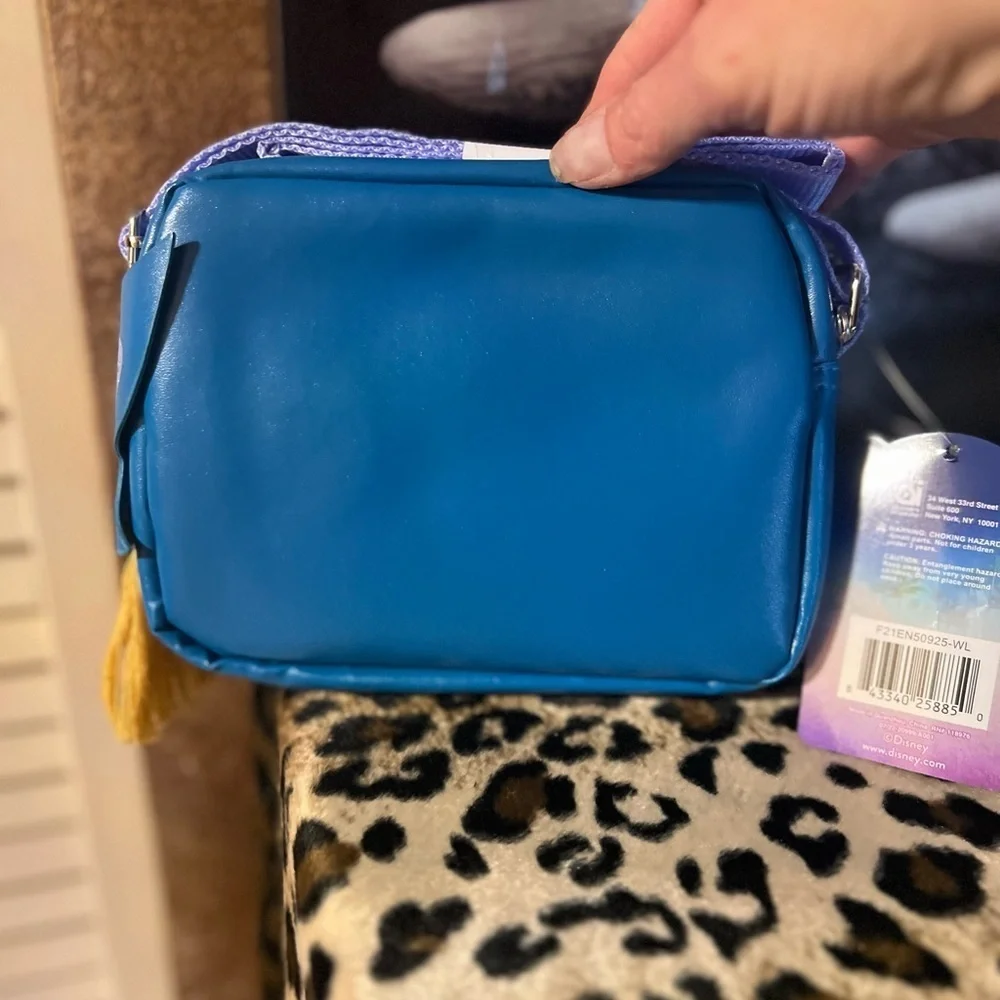 💜💙NWT-Encanto Blue Crossbody Purse with Long Strap💙💜
